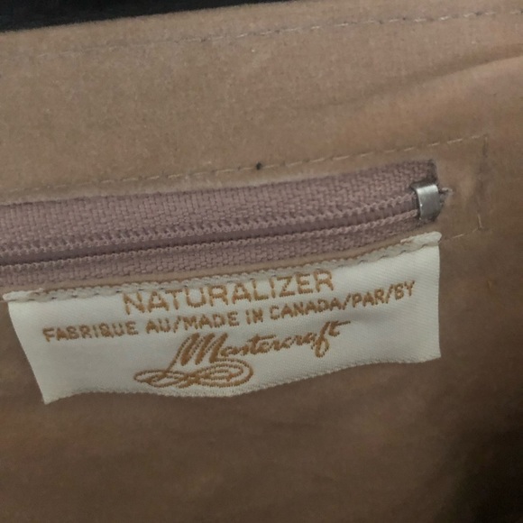 NATURALIZER vintage patent crossbody purse - Picture 4 of 5